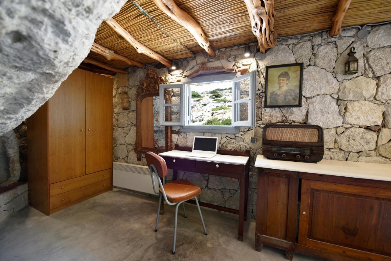 Giourgas Cottage Milos Island Ralaki Exterior photo